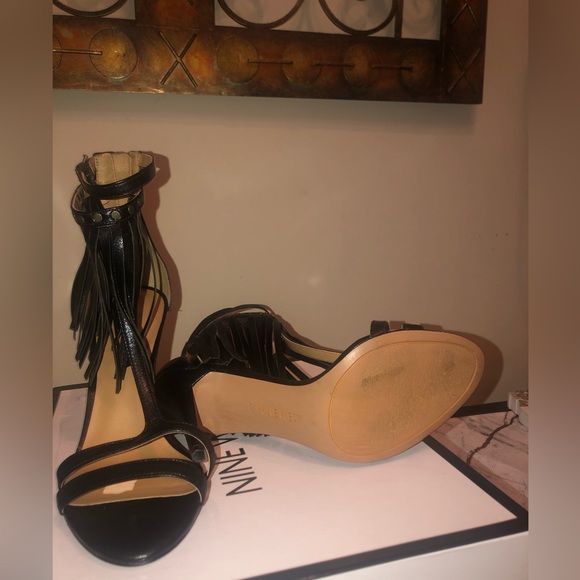 Black heels; sexy, sassy and very classy; with fringe detail around the ankle - Picture 4 of 6